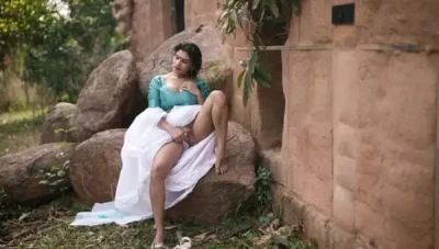 Resmi R Nair – Streaming in White Saree 2025 Hindi Hot Video